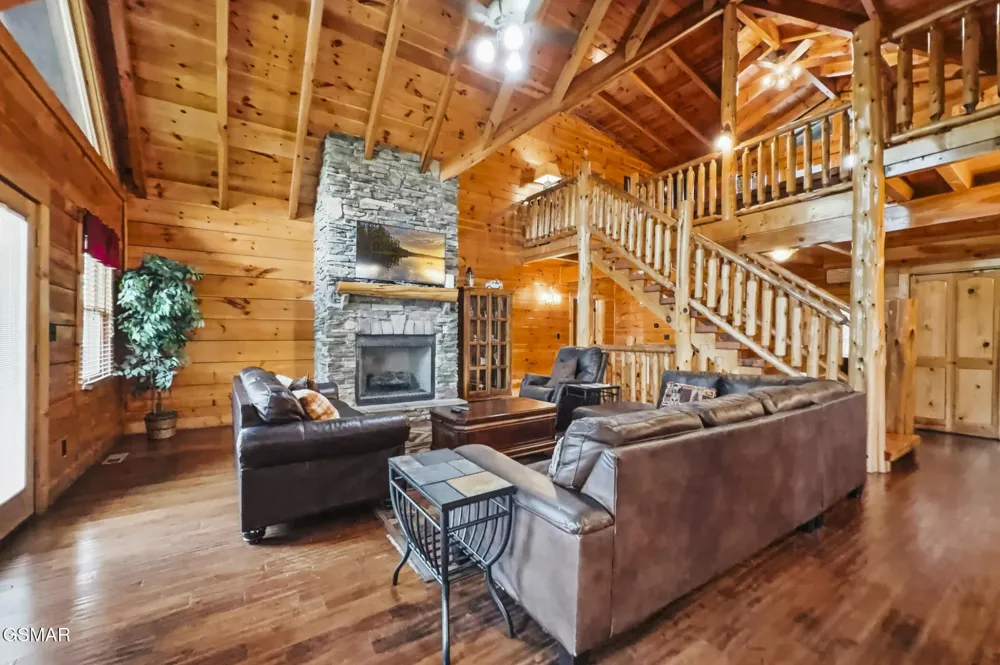 2906 Quiet Oak Way Pigeon Forge, TN 37863