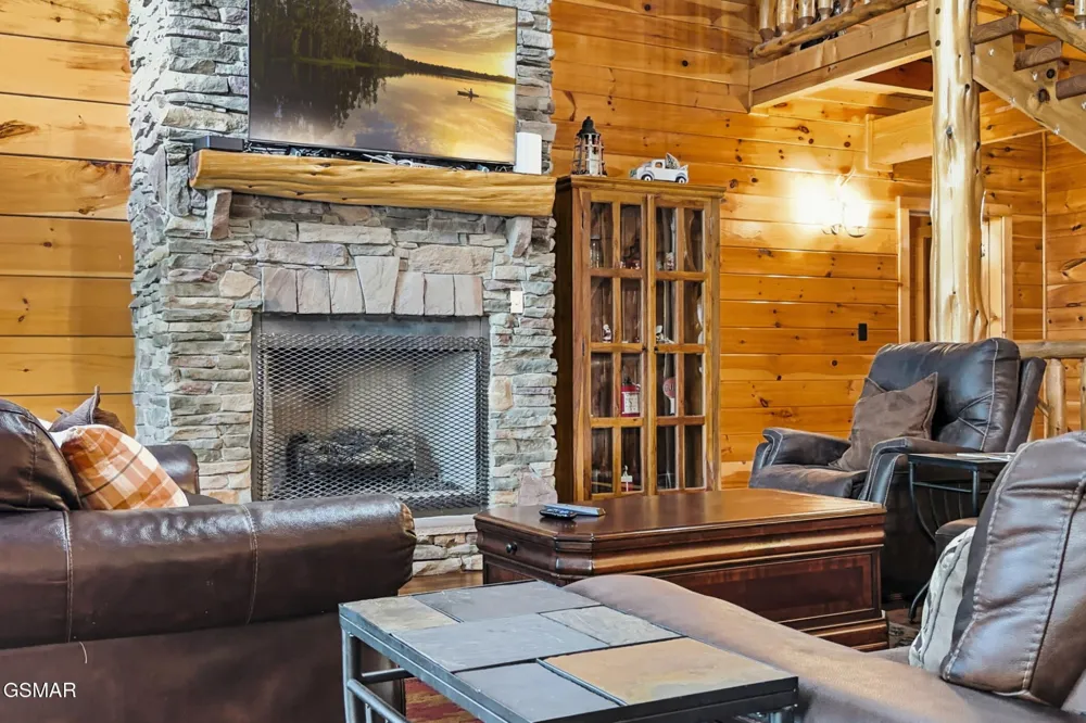 2906 Quiet Oak Way Pigeon Forge, TN 37863