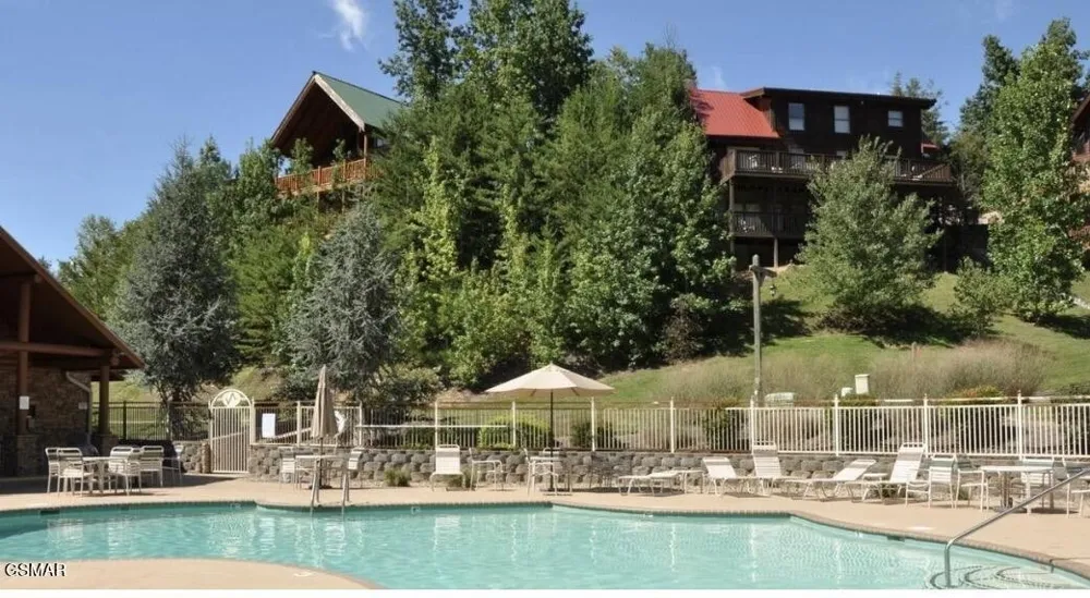 2906 Quiet Oak Way Pigeon Forge, TN 37863