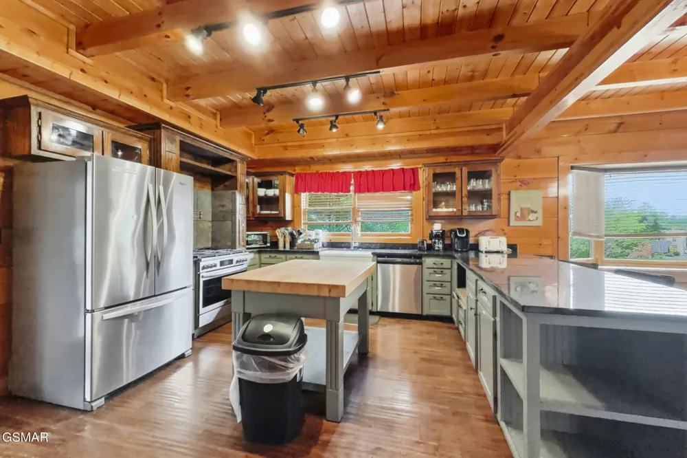 2906 Quiet Oak Way Pigeon Forge, TN 37863