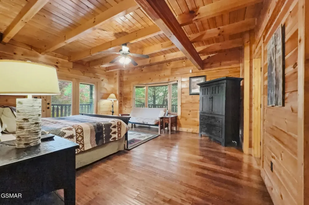 2906 Quiet Oak Way Pigeon Forge, TN 37863