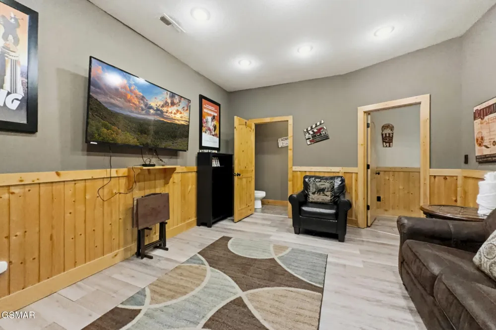 2906 Quiet Oak Way Pigeon Forge, TN 37863