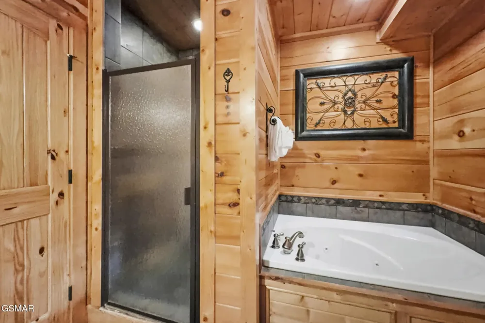2906 Quiet Oak Way Pigeon Forge, TN 37863