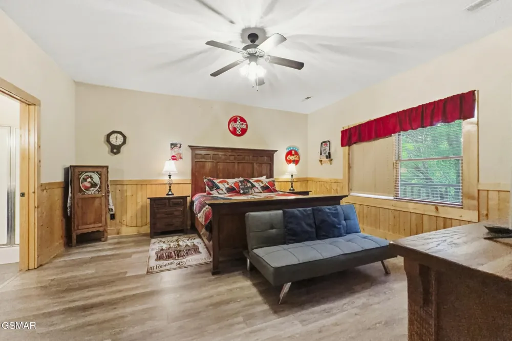 2906 Quiet Oak Way Pigeon Forge, TN 37863