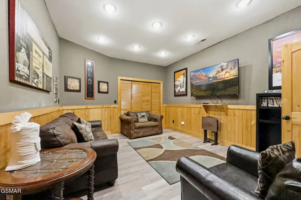 2906 Quiet Oak Way Pigeon Forge, TN 37863