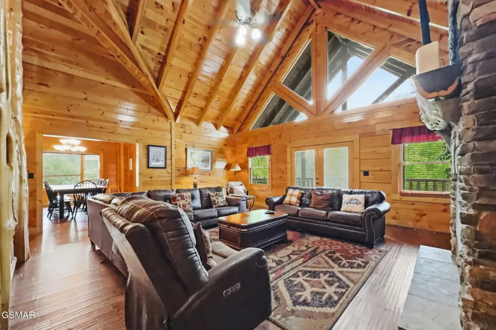 2906 Quiet Oak Way Pigeon Forge, TN 37863