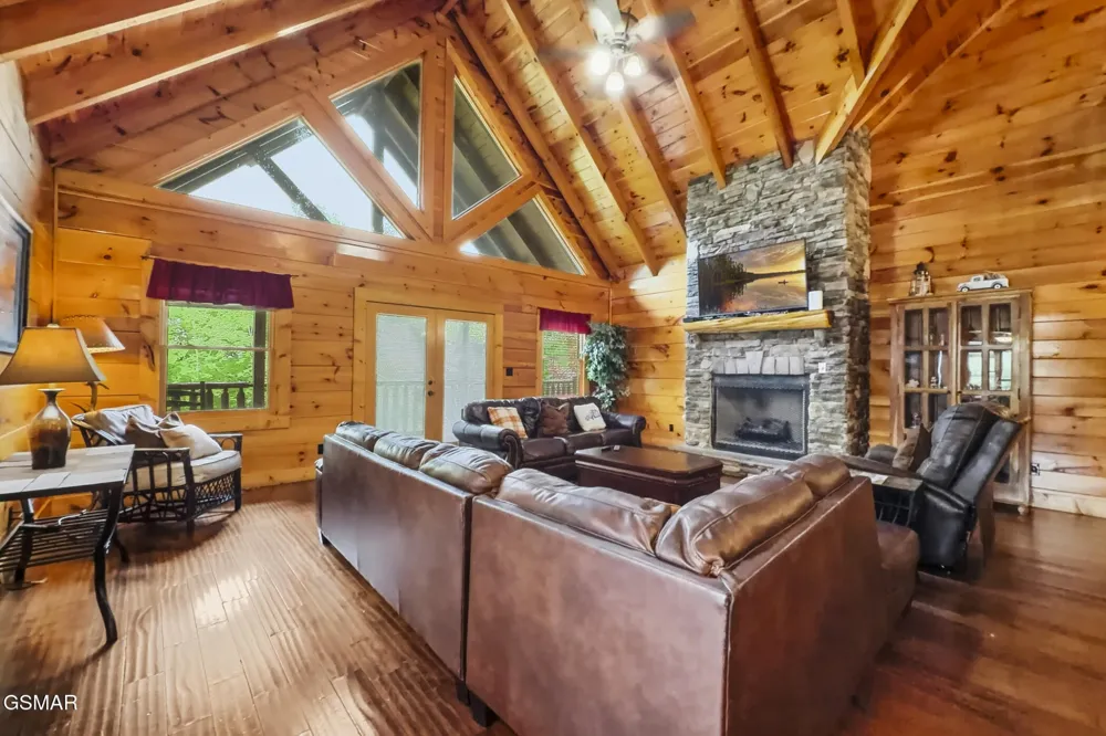 2906 Quiet Oak Way Pigeon Forge, TN 37863