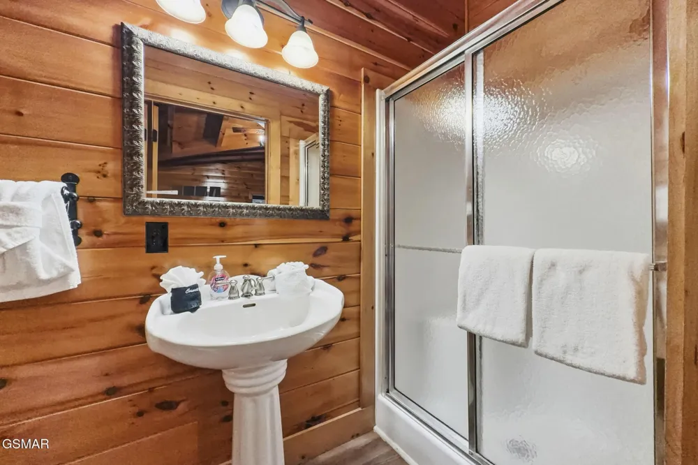 2906 Quiet Oak Way Pigeon Forge, TN 37863