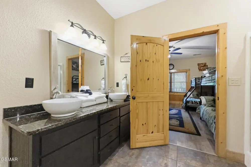 2906 Quiet Oak Way Pigeon Forge, TN 37863