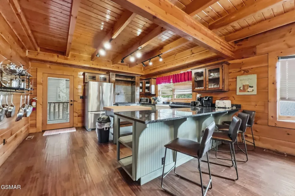 2906 Quiet Oak Way Pigeon Forge, TN 37863