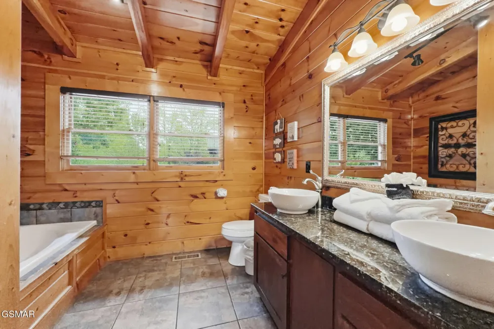 2906 Quiet Oak Way Pigeon Forge, TN 37863