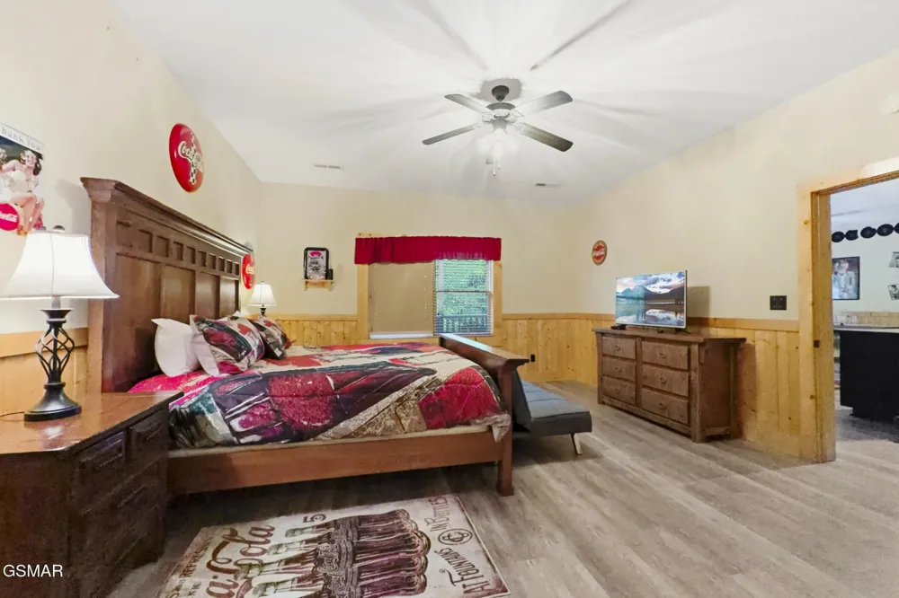 2906 Quiet Oak Way Pigeon Forge, TN 37863