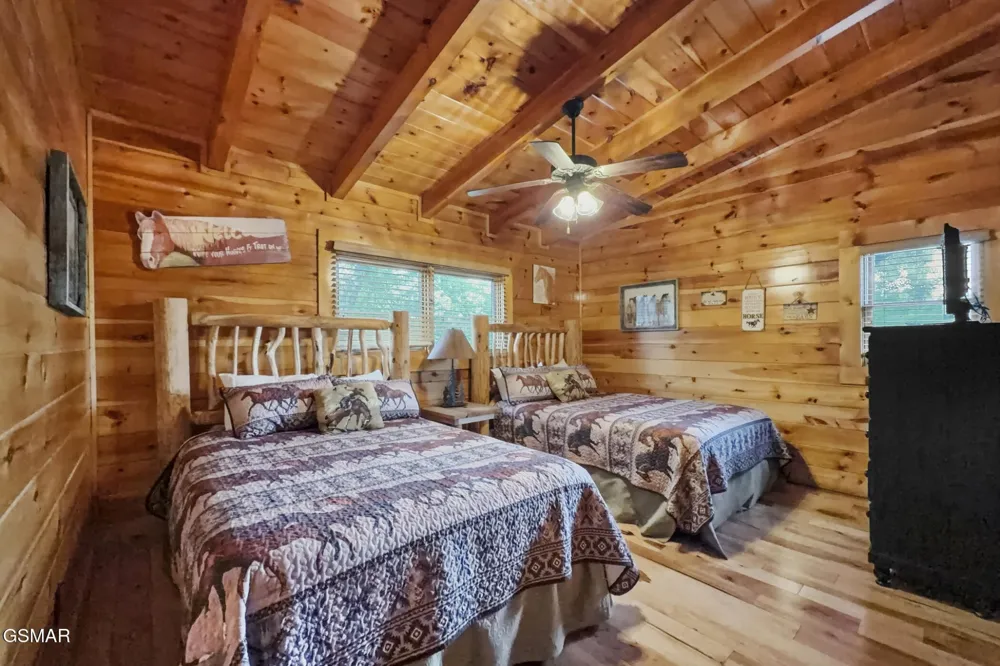 2906 Quiet Oak Way Pigeon Forge, TN 37863