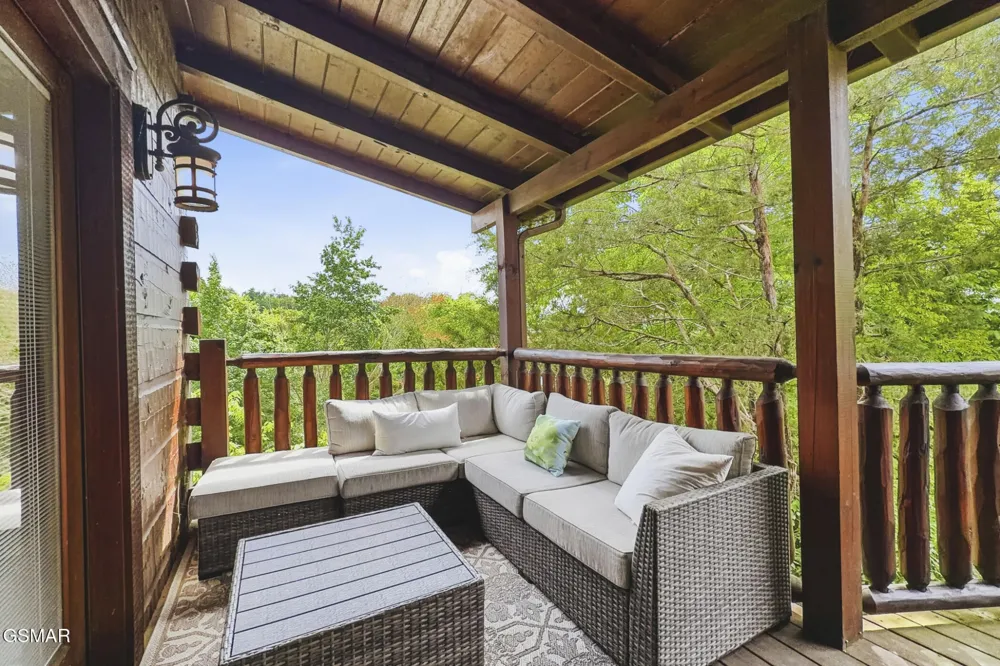2906 Quiet Oak Way Pigeon Forge, TN 37863