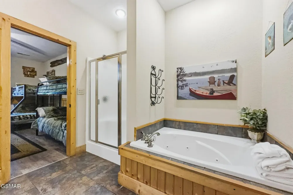 2906 Quiet Oak Way Pigeon Forge, TN 37863