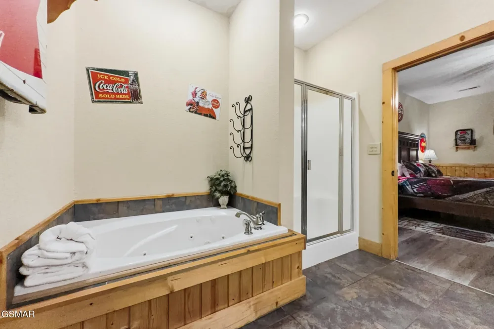 2906 Quiet Oak Way Pigeon Forge, TN 37863