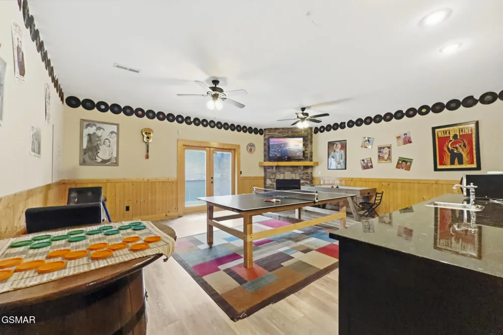 2906 Quiet Oak Way Pigeon Forge, TN 37863