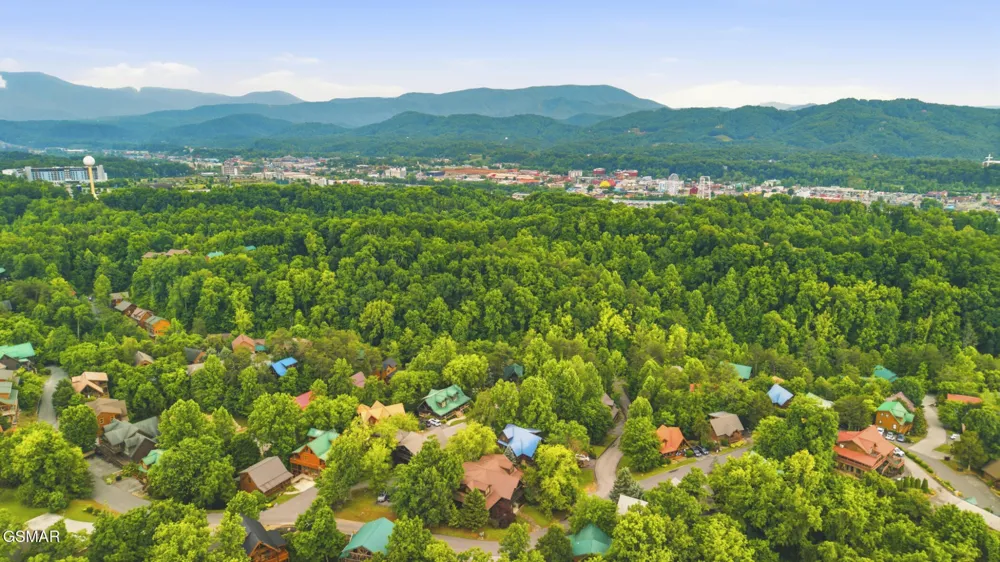 2906 Quiet Oak Way Pigeon Forge, TN 37863
