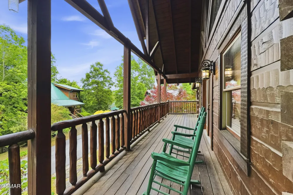 2906 Quiet Oak Way Pigeon Forge, TN 37863
