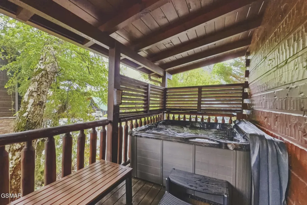 2906 Quiet Oak Way Pigeon Forge, TN 37863