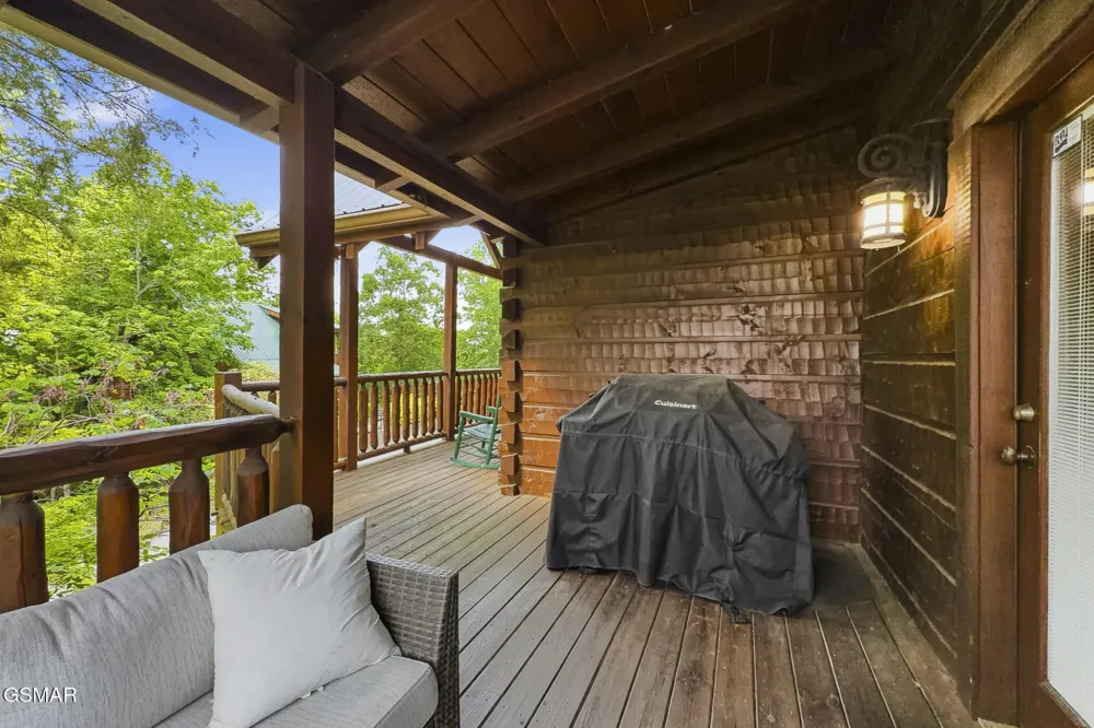 2906 Quiet Oak Way Pigeon Forge, TN 37863
