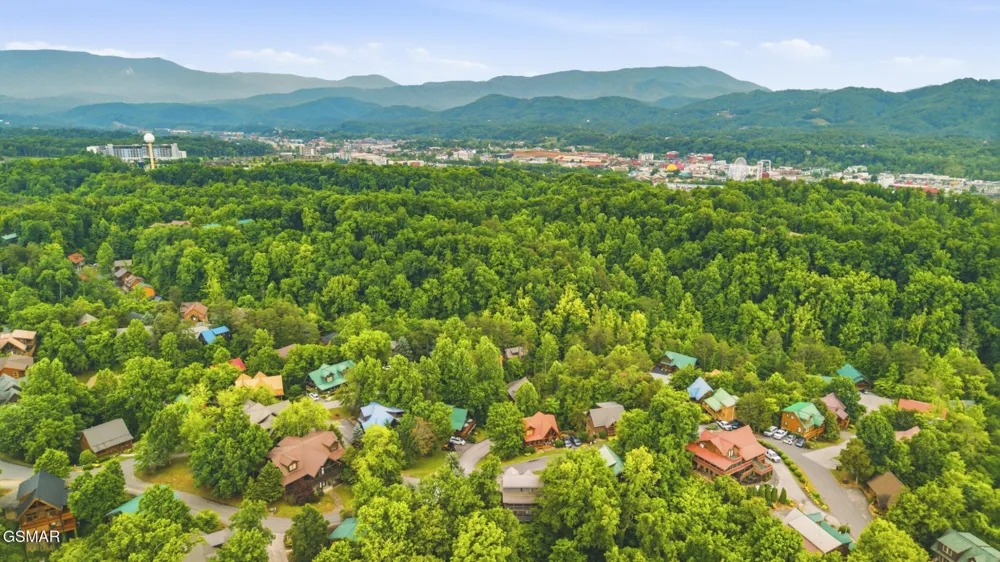 2906 Quiet Oak Way Pigeon Forge, TN 37863