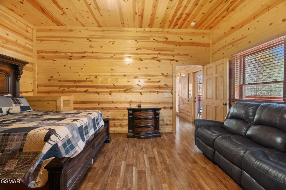4355 Forest Ridge Way Pigeon Forge, TN 37863