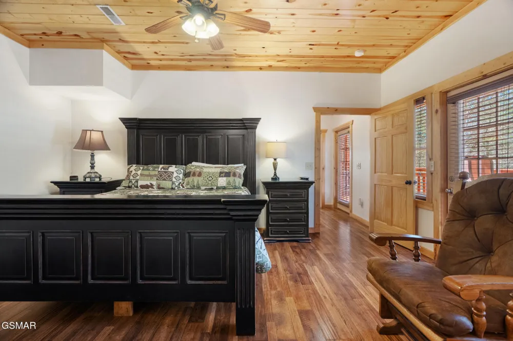 4355 Forest Ridge Way Pigeon Forge, TN 37863