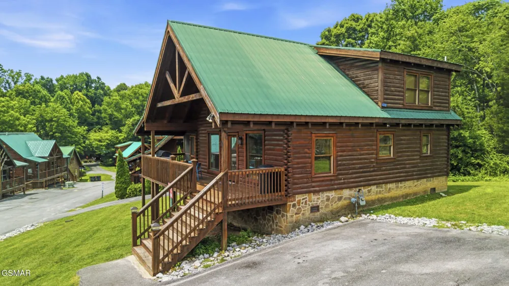 605 Cherry Blossom Way Pigeon Forge, TN 37863