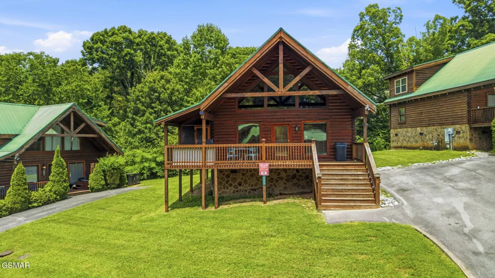 605 Cherry Blossom Way Pigeon Forge, TN 37863