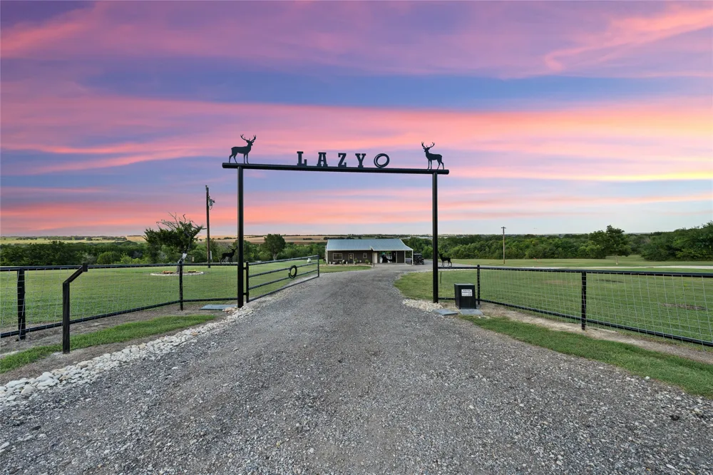 2967 Woodlawn Road Bruceville, TX 76630