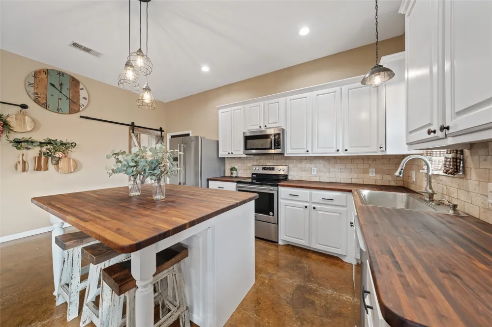 2967 Woodlawn Road Bruceville, TX 76630