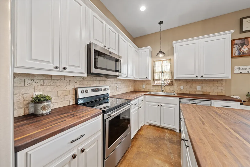 2967 Woodlawn Road Bruceville, TX 76630