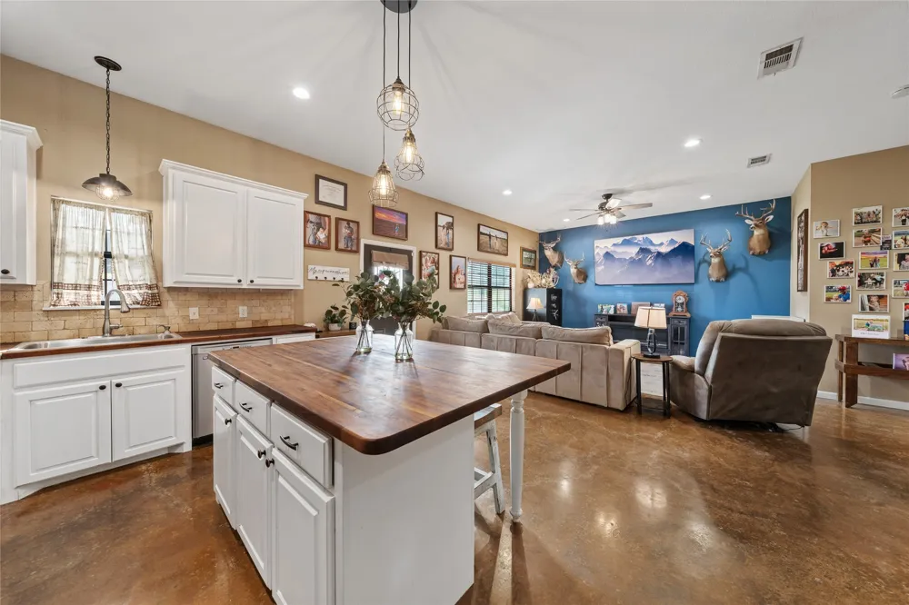 2967 Woodlawn Road Bruceville, TX 76630