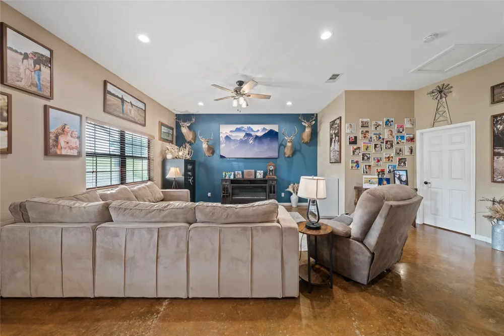 2967 Woodlawn Road Bruceville, TX 76630