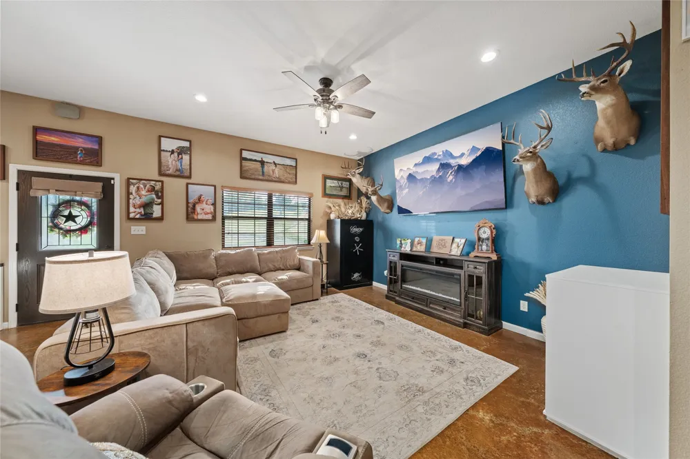 2967 Woodlawn Road Bruceville, TX 76630