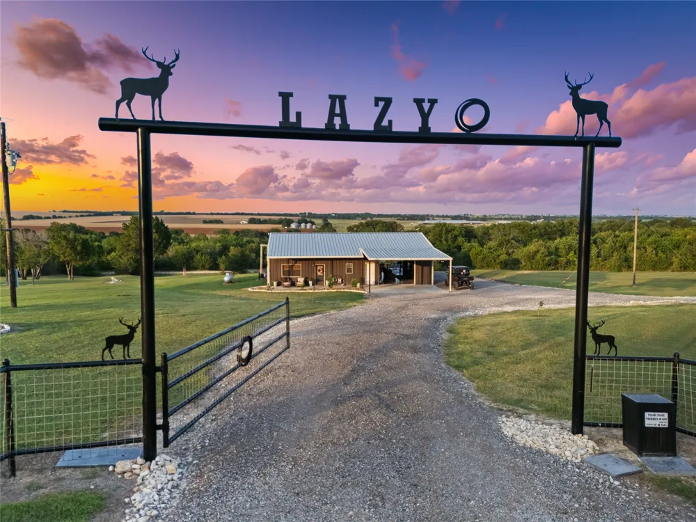 2967 Woodlawn Road Bruceville, TX 76630