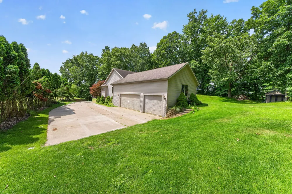 4645 River Pointe Boulevard Niles, MI 49120