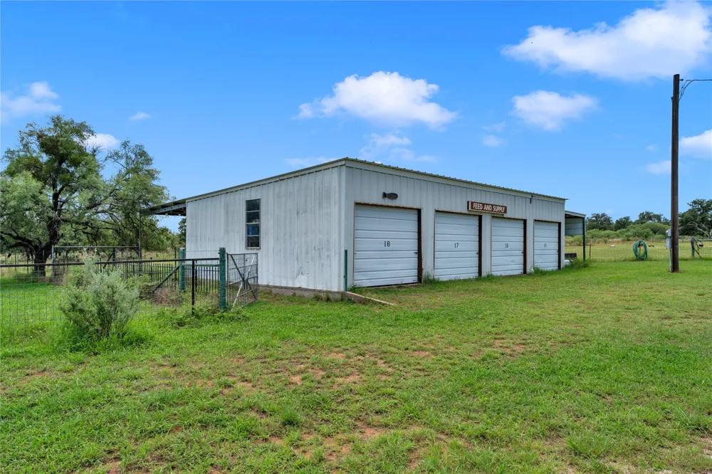 153 Lariat Lane Llano, TX 78643