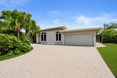 2756 NE 35th Street