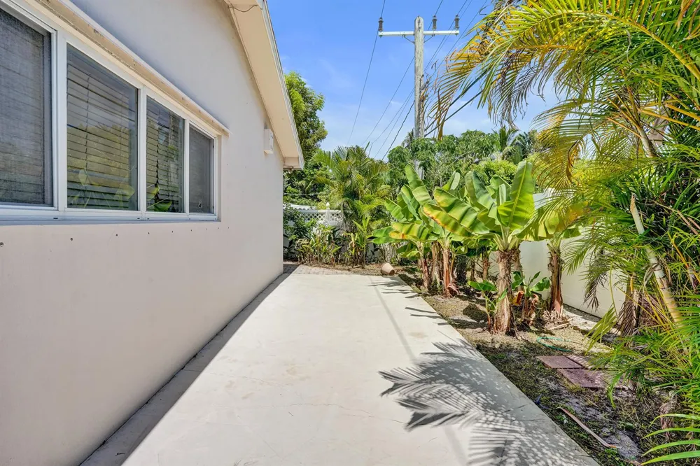 2756 NE 35th Street Fort Lauderdale, FL 33306