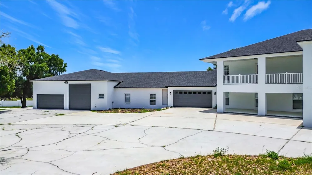 7925 LAKE MABEL LOOP ROAD Dundee, FL 33838