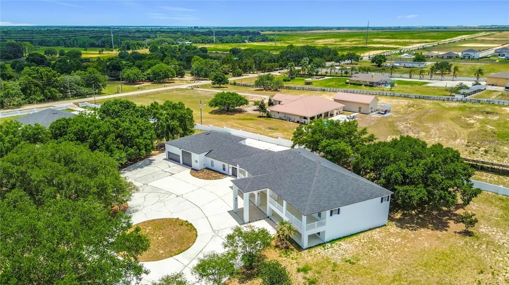 7925 LAKE MABEL LOOP ROAD Dundee, FL 33838
