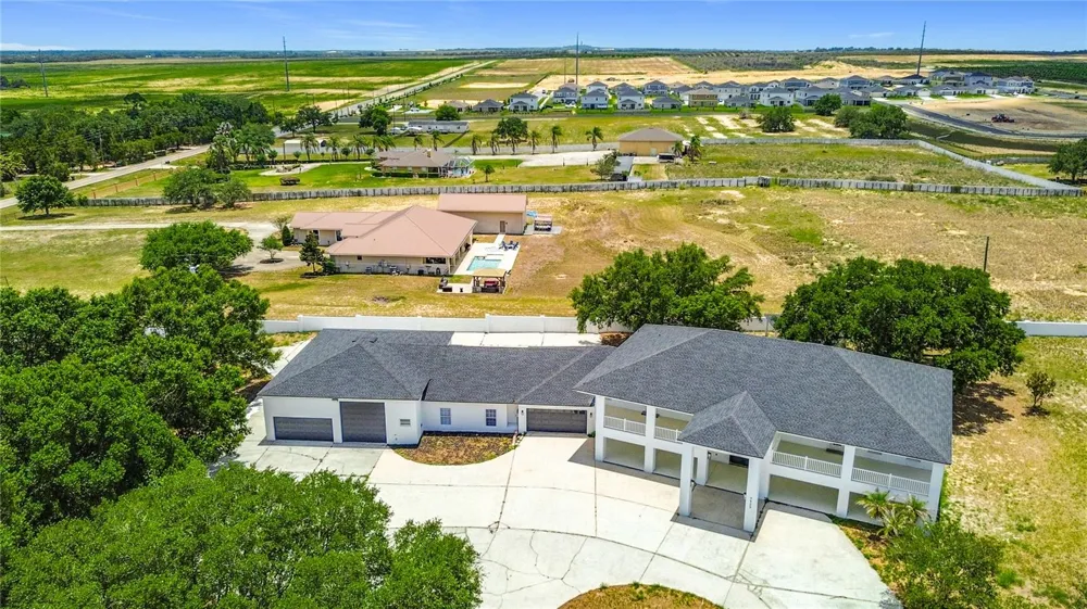 7925 LAKE MABEL LOOP ROAD Dundee, FL 33838