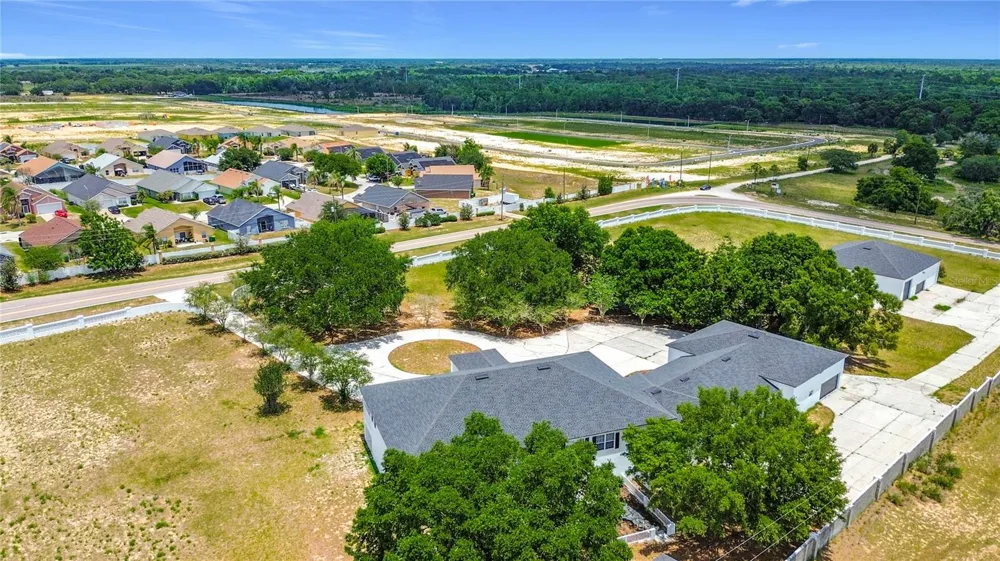 7925 LAKE MABEL LOOP ROAD Dundee, FL 33838