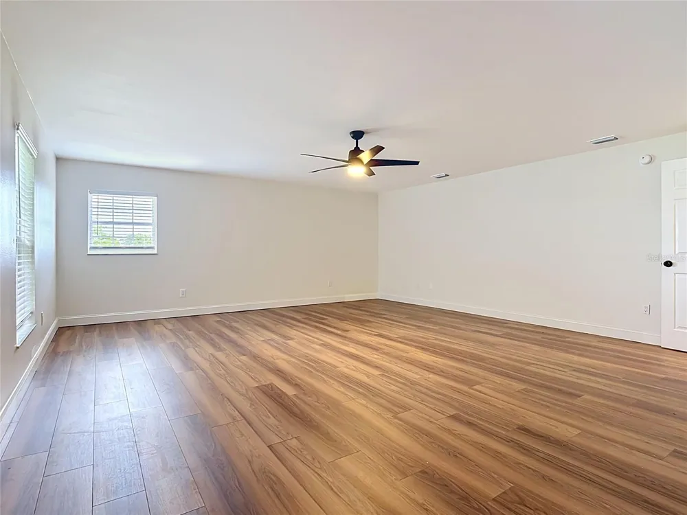 7925 LAKE MABEL LOOP ROAD Dundee, FL 33838