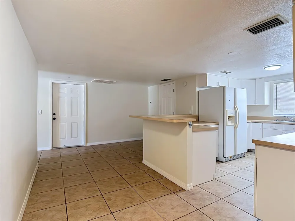 7925 LAKE MABEL LOOP ROAD Dundee, FL 33838