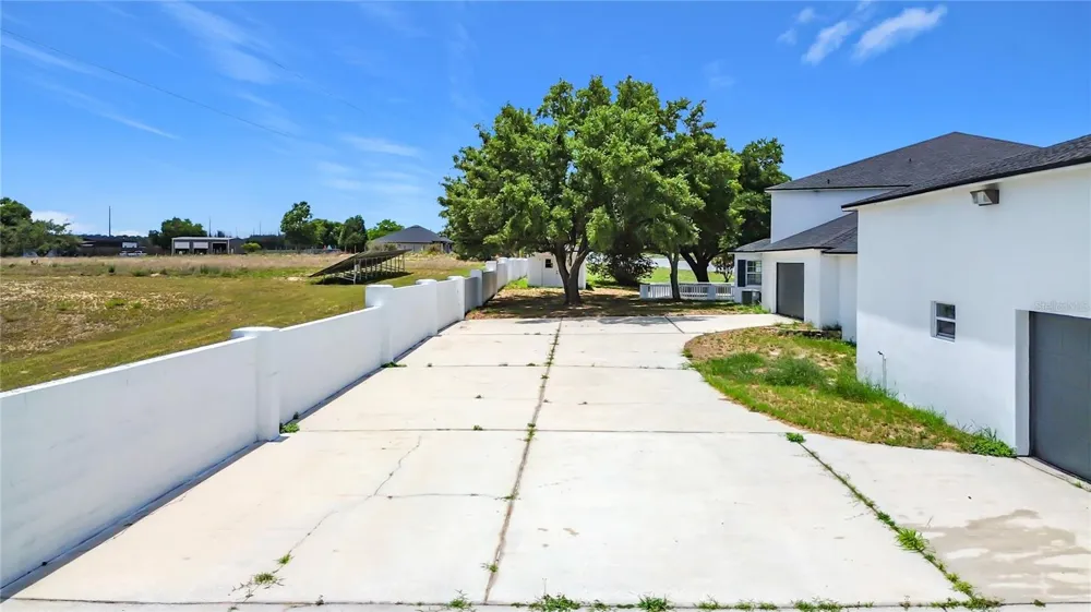 7925 LAKE MABEL LOOP ROAD Dundee, FL 33838