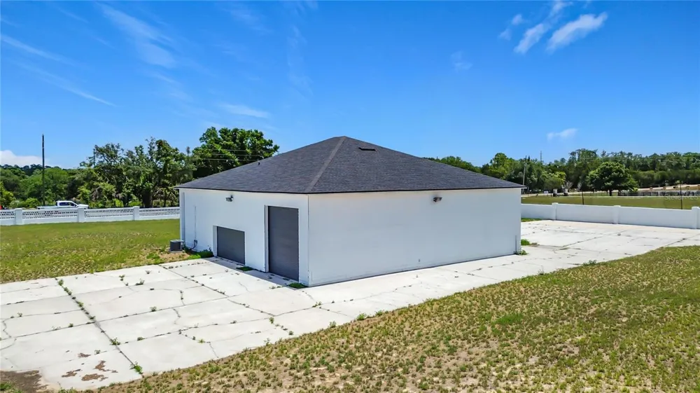7925 LAKE MABEL LOOP ROAD Dundee, FL 33838