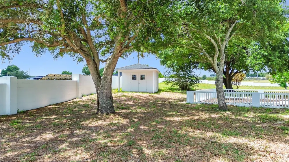 7925 LAKE MABEL LOOP ROAD Dundee, FL 33838